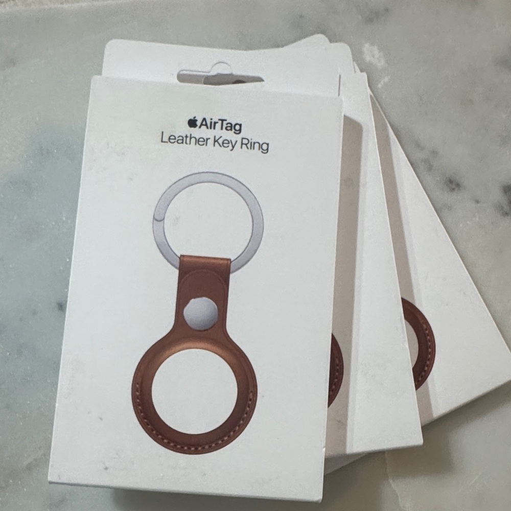 Apple AirTag Leather Key Ring in Rich Brown